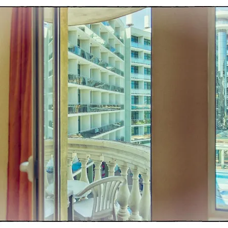 Aparthotel In Victoria 2*