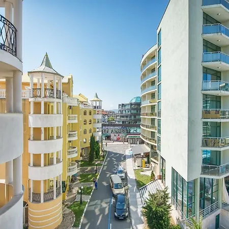 In Victoria 2* Σάνι Μπιτς