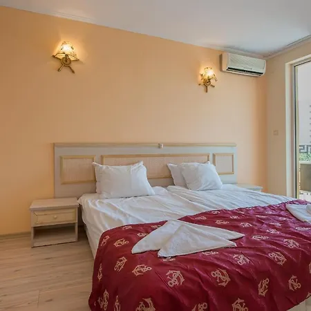 In Victoria 2* Σάνι Μπιτς